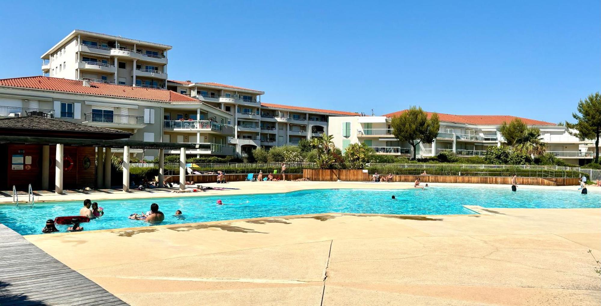 Beachside Apartment With Pool & Garden In Juan Les Pins Антіб Екстер'єр фото